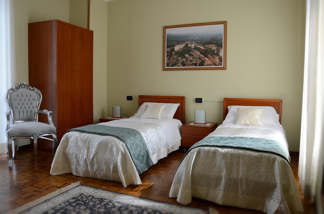 Hotel La Fenice Кьяри Экстерьер фото