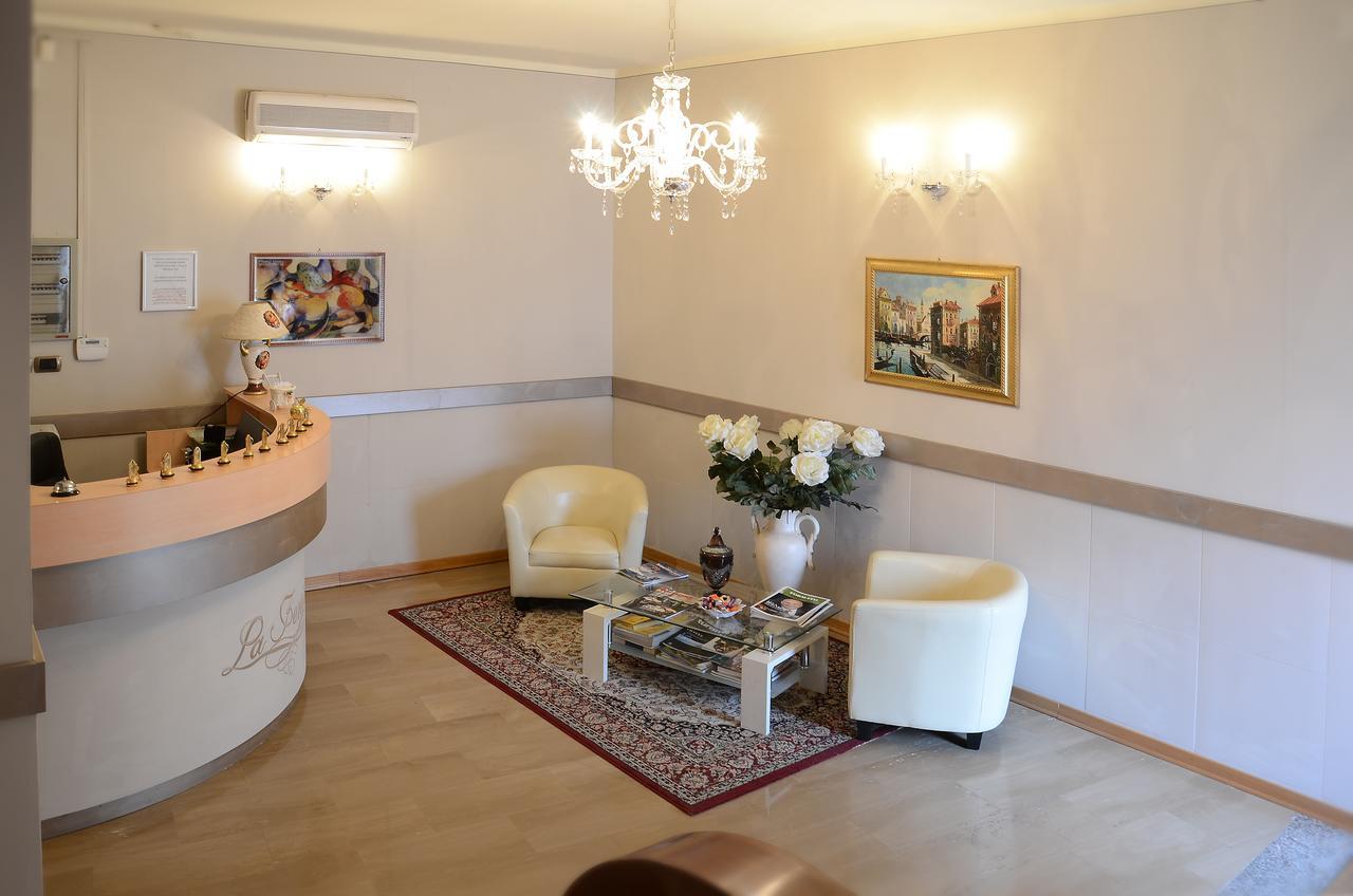 Hotel La Fenice Кьяри Экстерьер фото